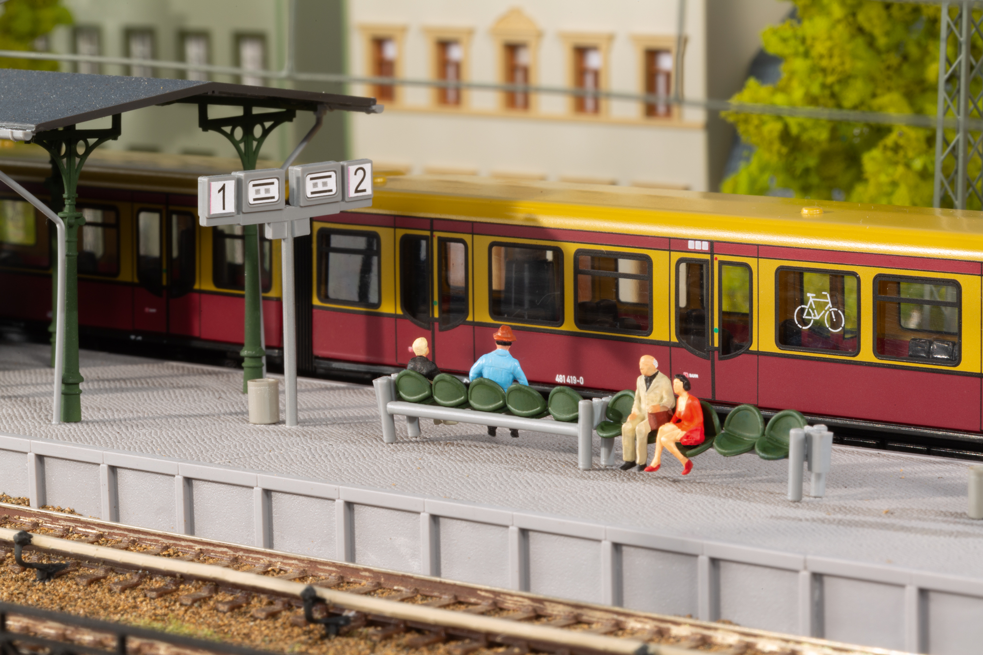 S-Bahn platform accessories
