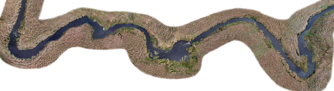 Flusslauf mit Wasserfläche